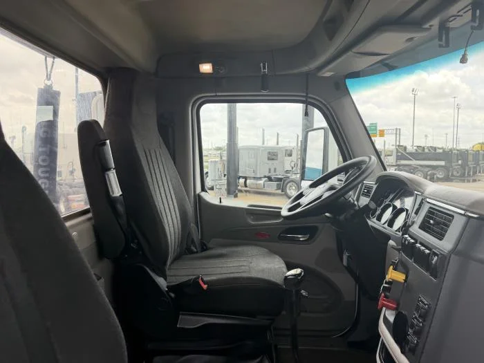 2019 Peterbilt 567 - image 25