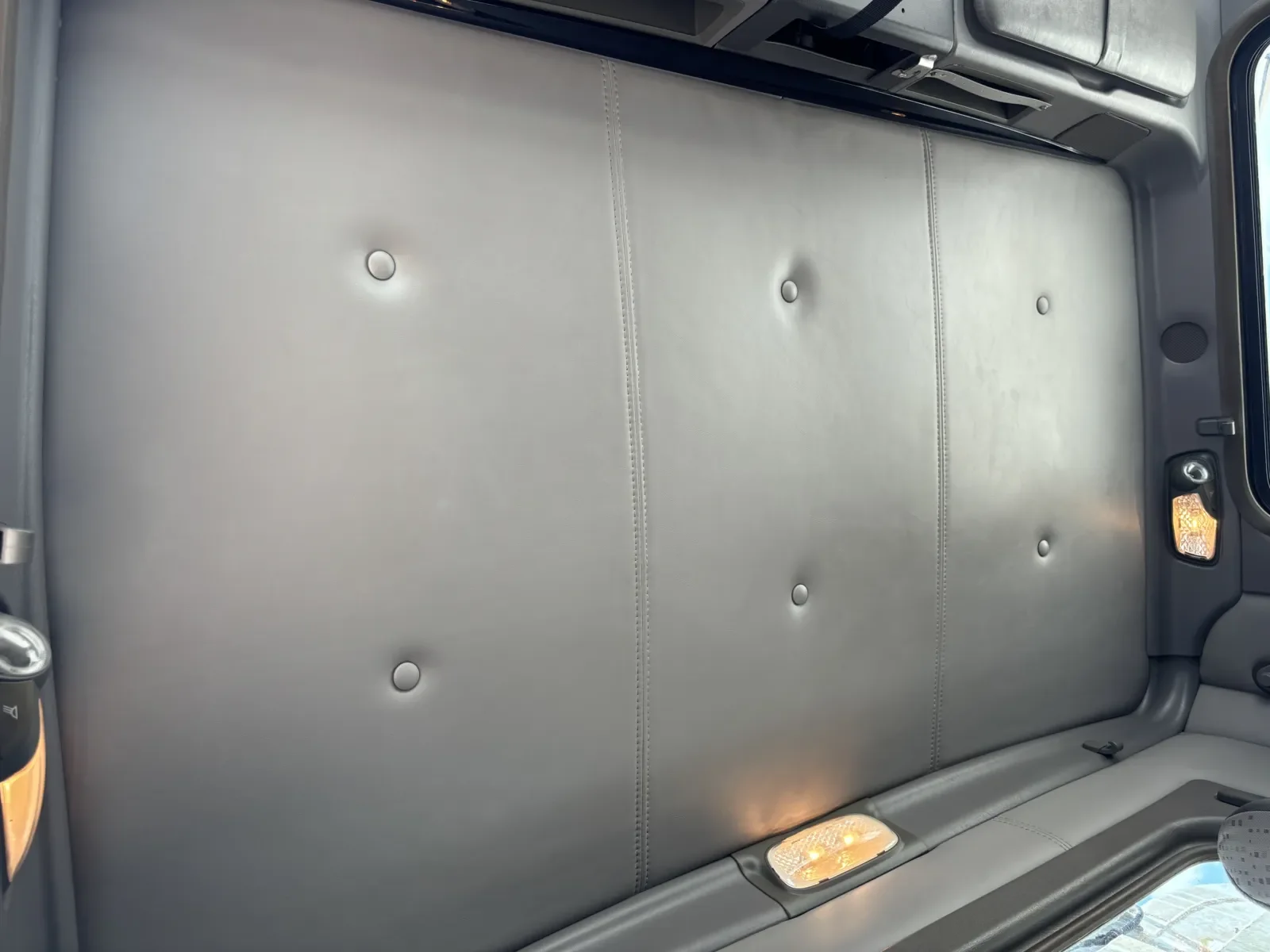 2013 Kenworth T800 - image 21