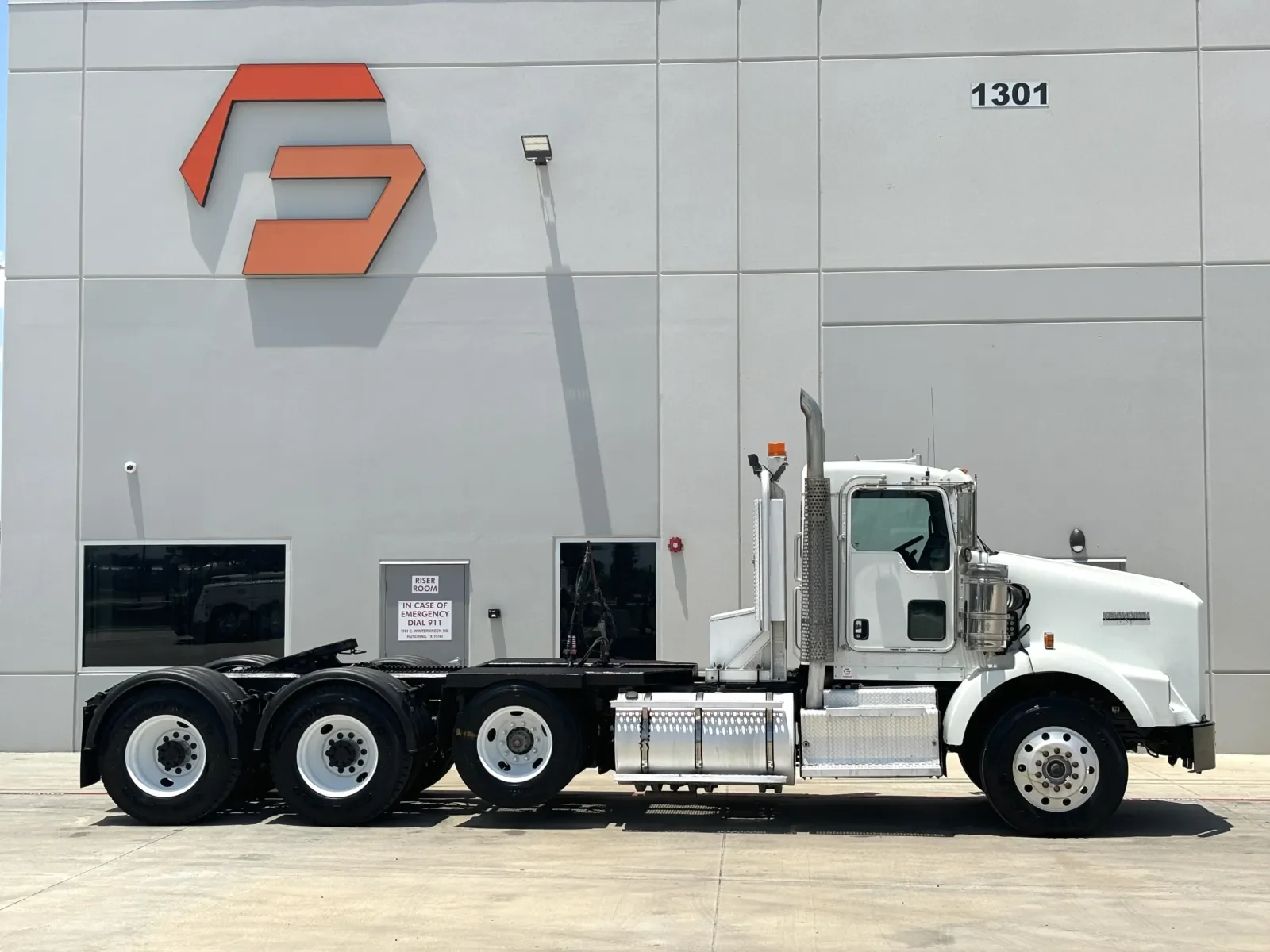 2013 Kenworth T800 - image 3