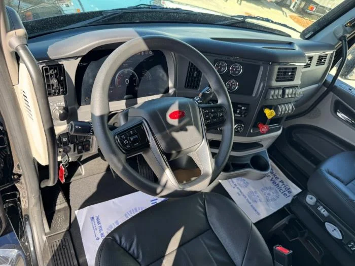 2027 Peterbilt 579 - image 21