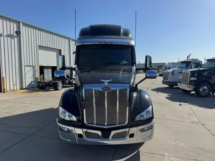 2027 Peterbilt 579 - image 3
