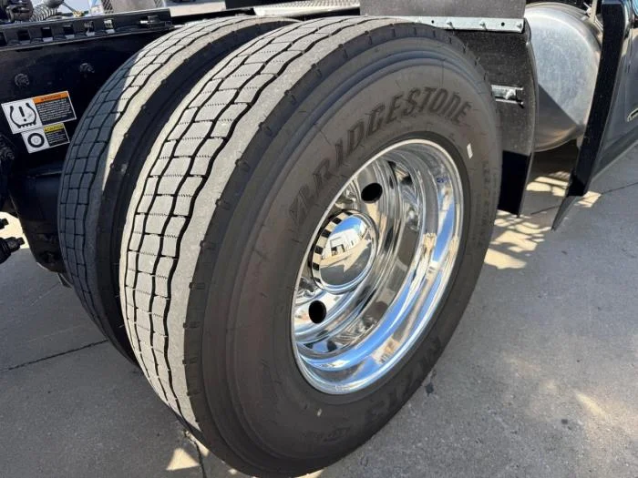 2027 Peterbilt 579 - image 11