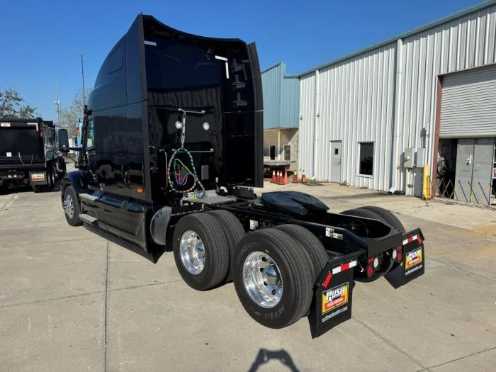 2027 Peterbilt 579 - image 8