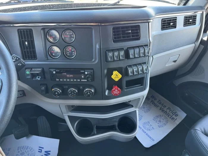 2027 Peterbilt 579 - image 30