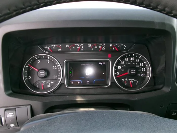 2026 International HX - image 15