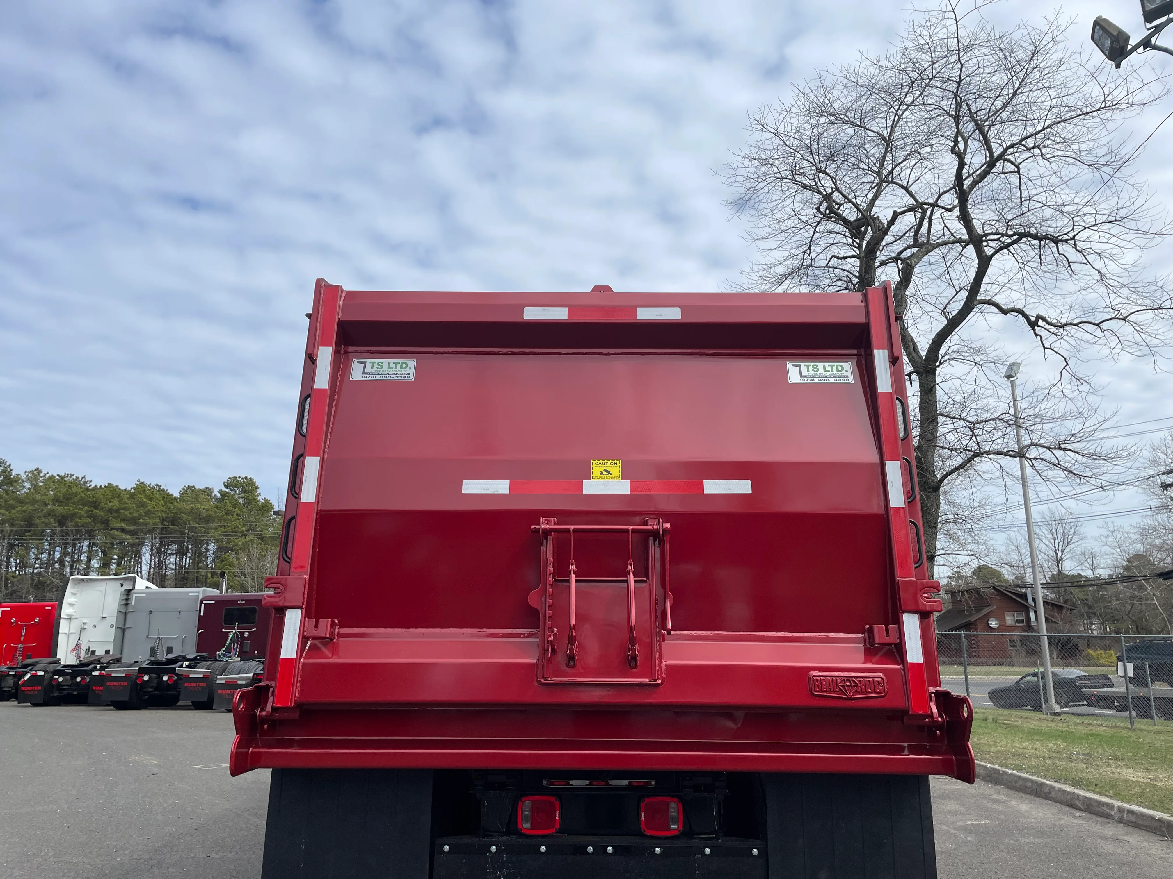 2027 Peterbilt 589 - image 4