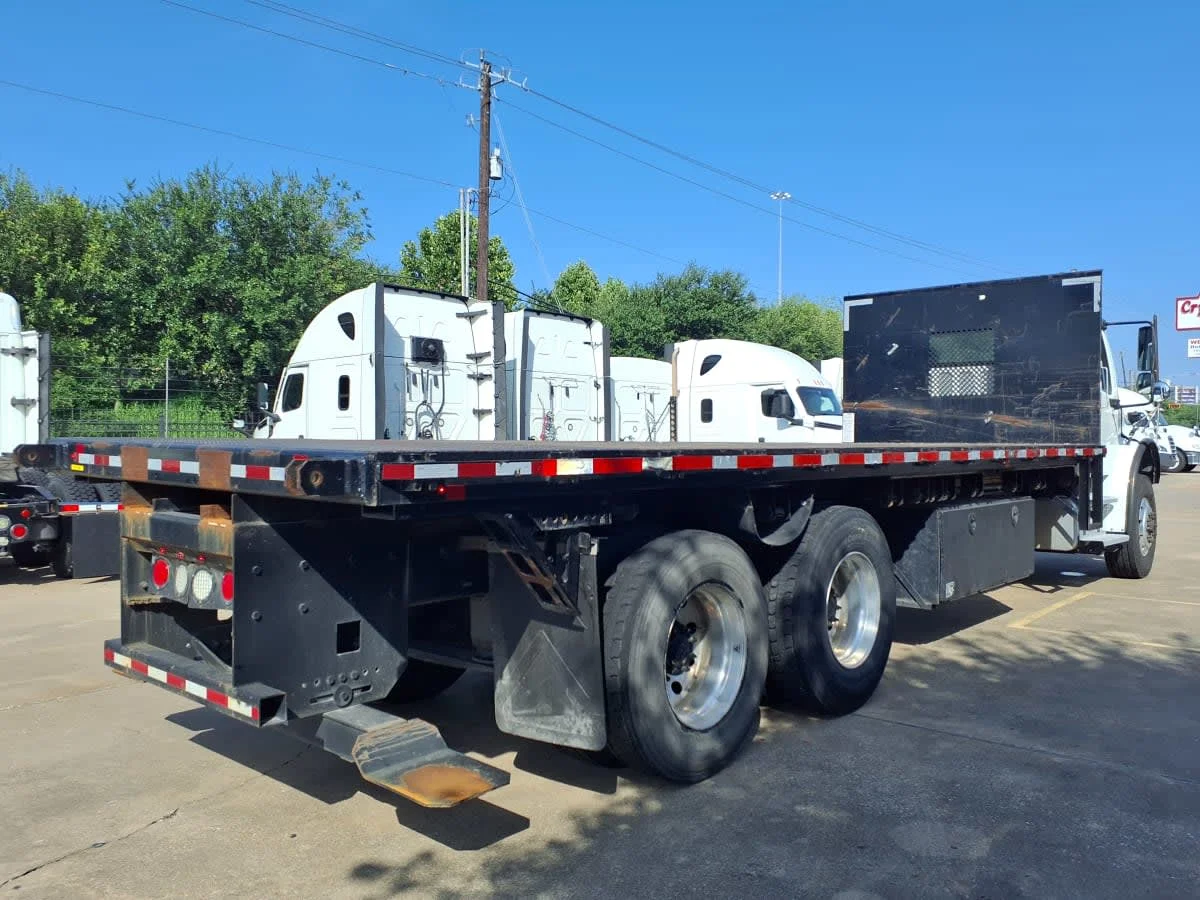 2019 Freightliner M2 106 in Houston, TX — photo 4
