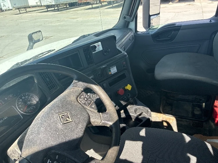 2018 International LT - image 10