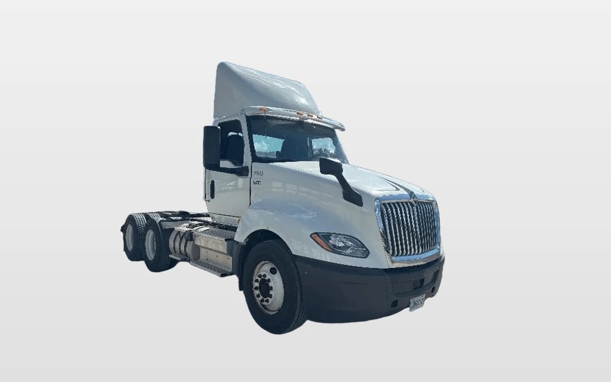 2018 International LT - image 1