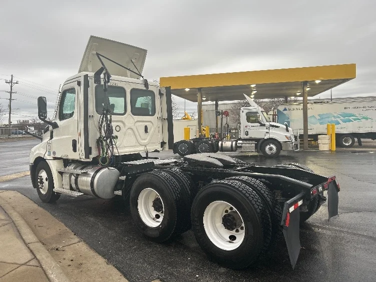 2021 Freightliner Cascadia in Springfield, MO — photo 5
