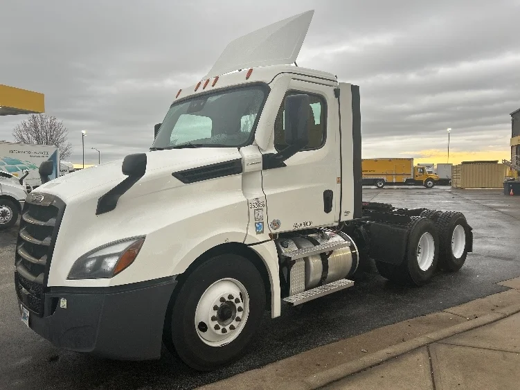 2021 Freightliner Cascadia in Springfield, MO — photo 3