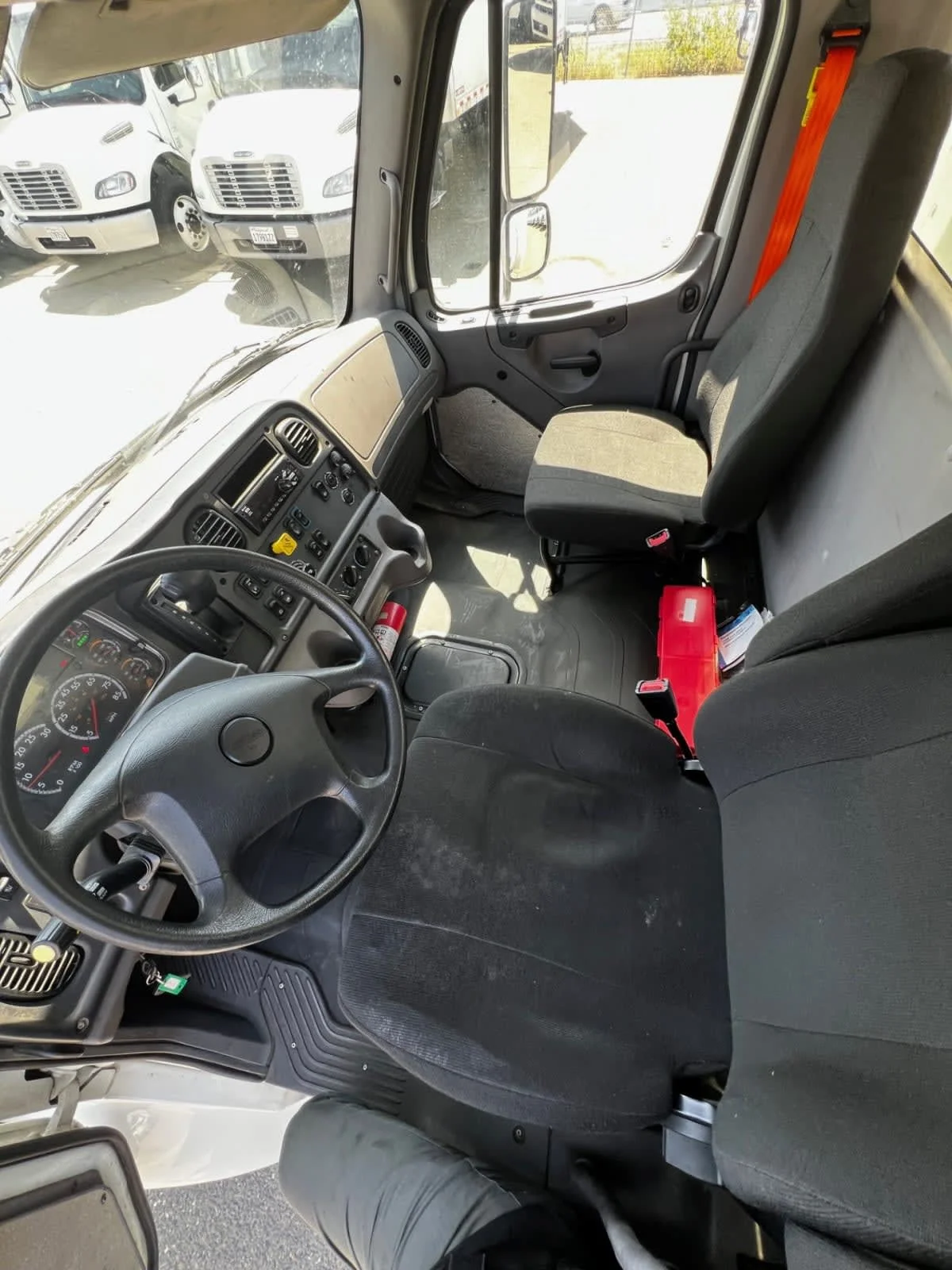 2021 Freightliner M2 106 in Fontana, CA — photo 7