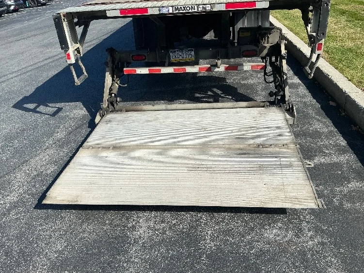 2019 International 4300 - image 9