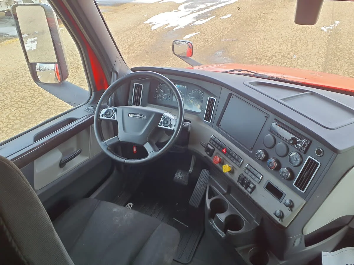2019 Freightliner Cascadia in Wayland, MI — photo 7