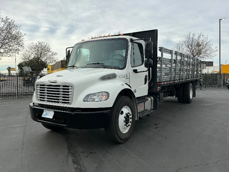 2020 Freightliner M2 106 - image 3