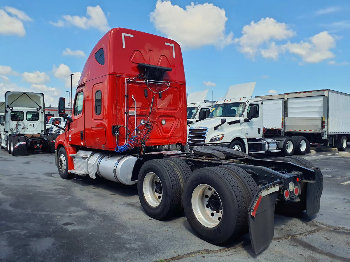 2019 Freightliner Cascadia in Atlanta, GA — photo 6