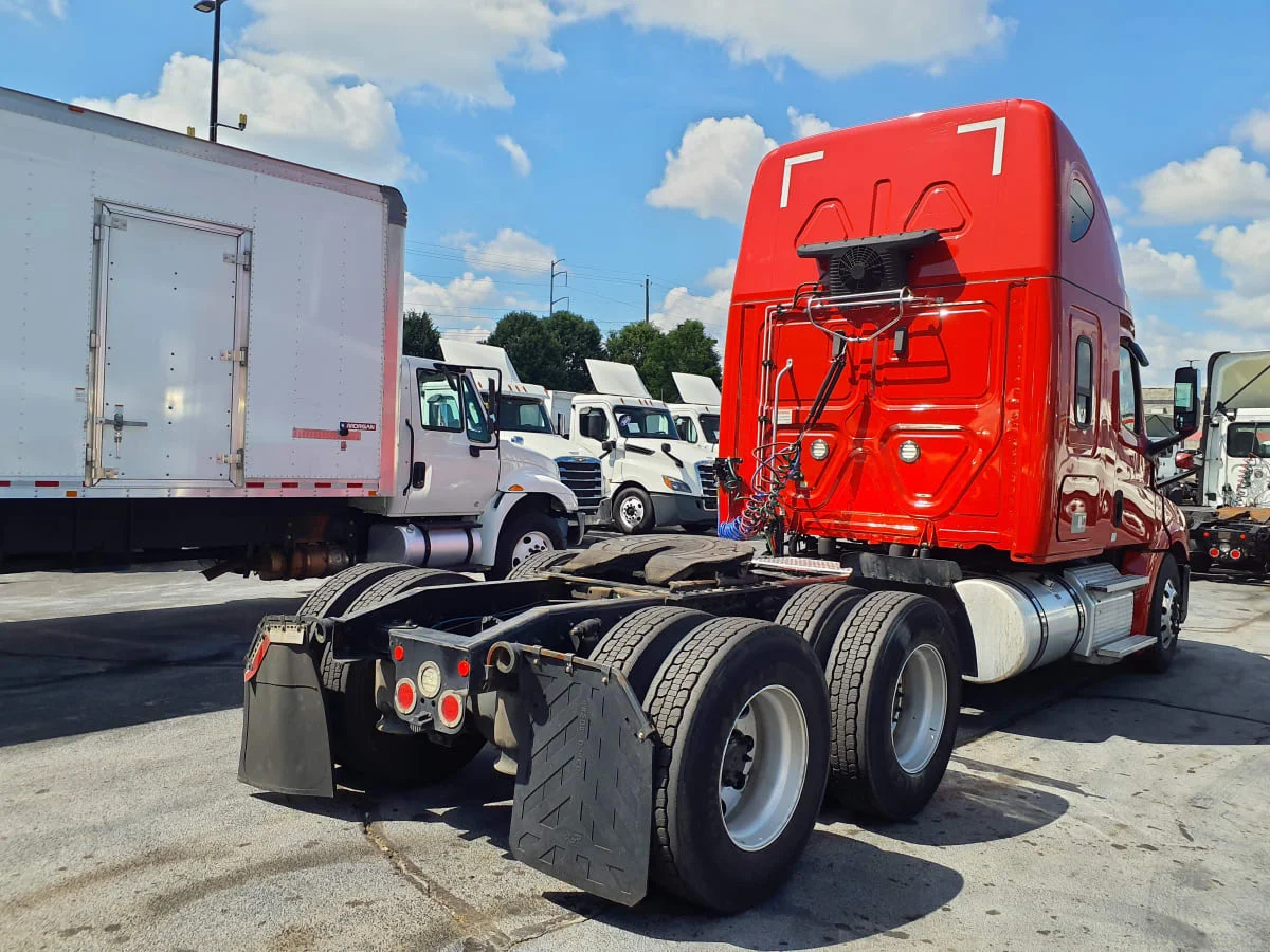 2019 Freightliner Cascadia in Atlanta, GA — photo 4