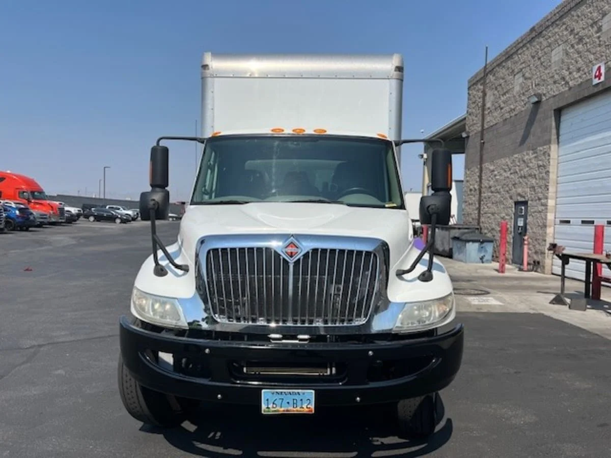 2018 International 4300 - image 2