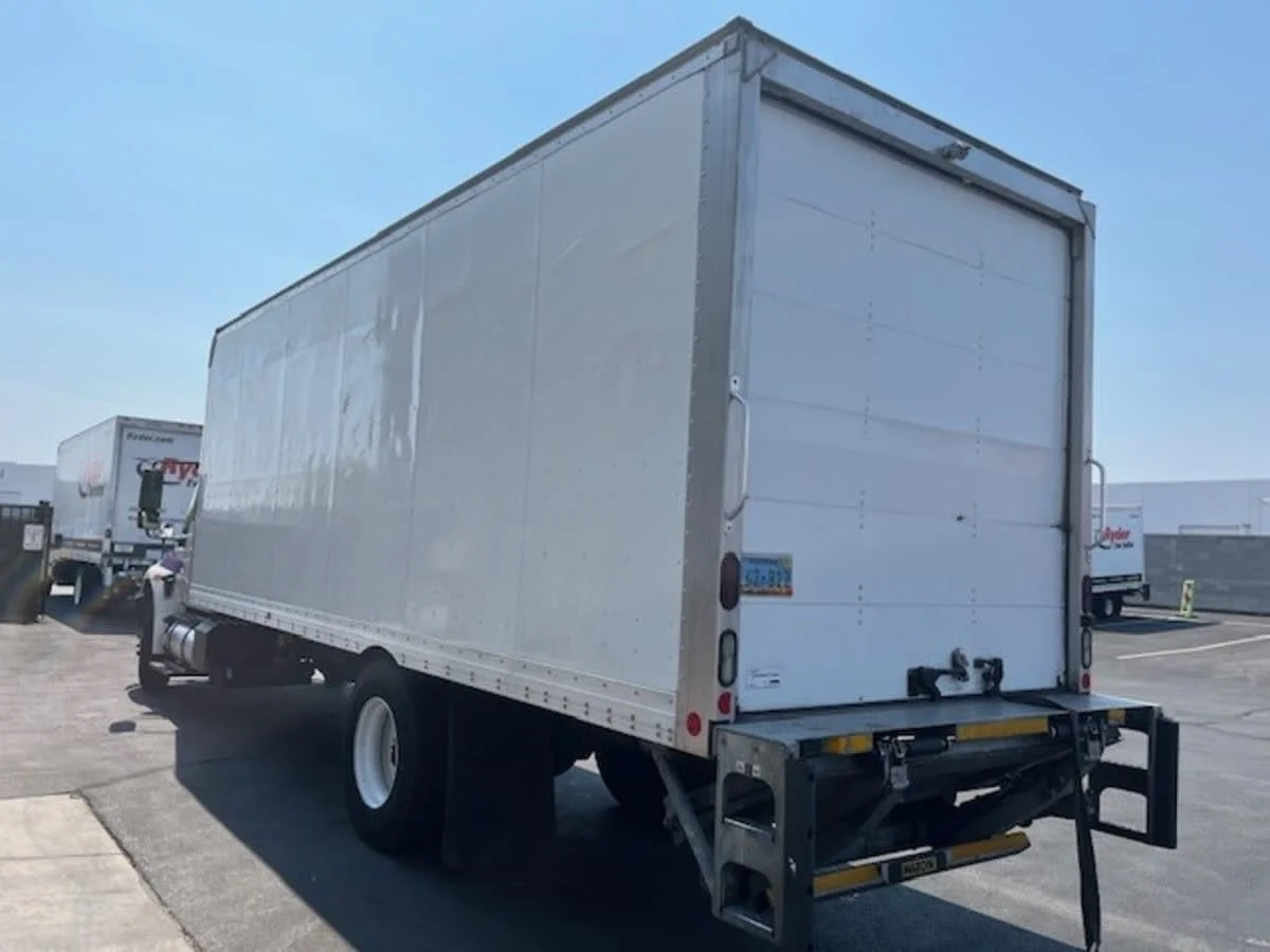 2018 International 4300 - image 6