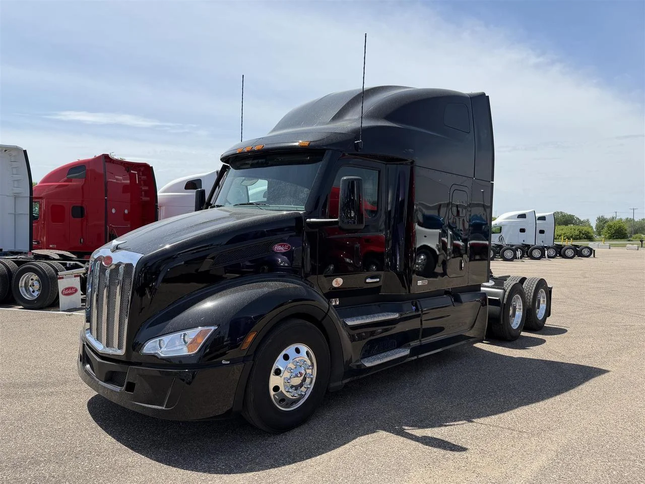 2027 Peterbilt 579 in Eau Claire, WI — photo 12
