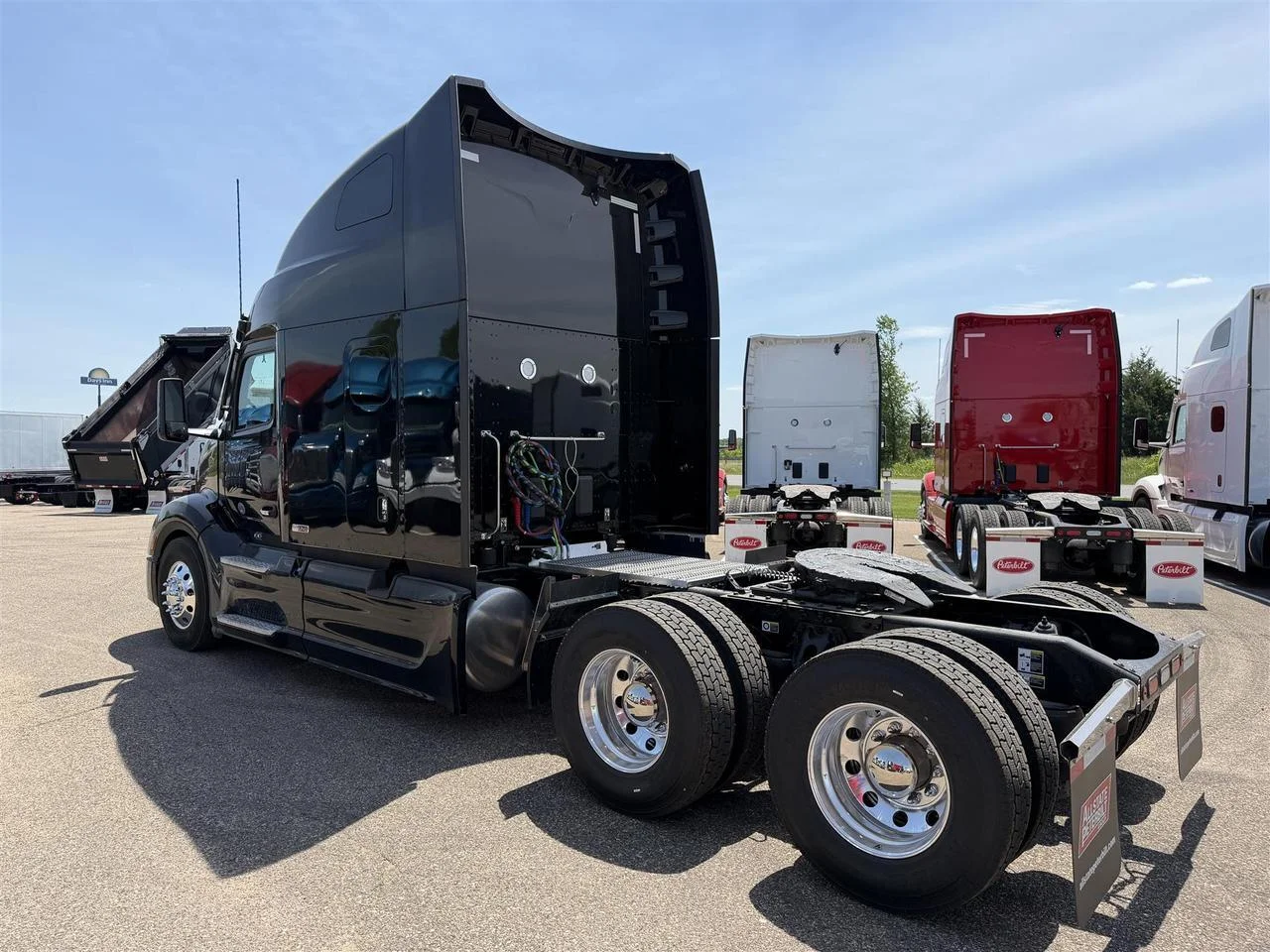 2027 Peterbilt 579 in Eau Claire, WI — photo 2