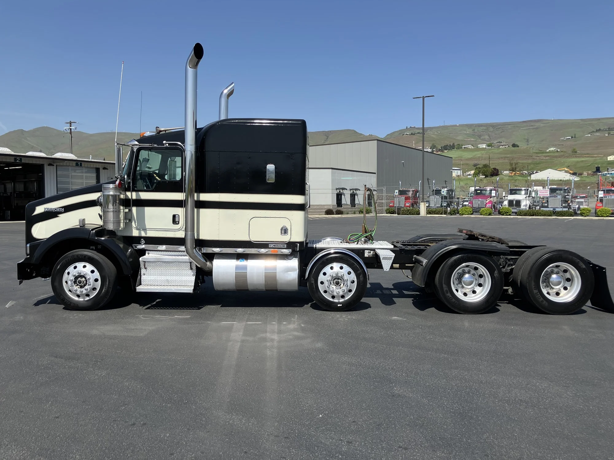 2007 Kenworth T800 - image 3