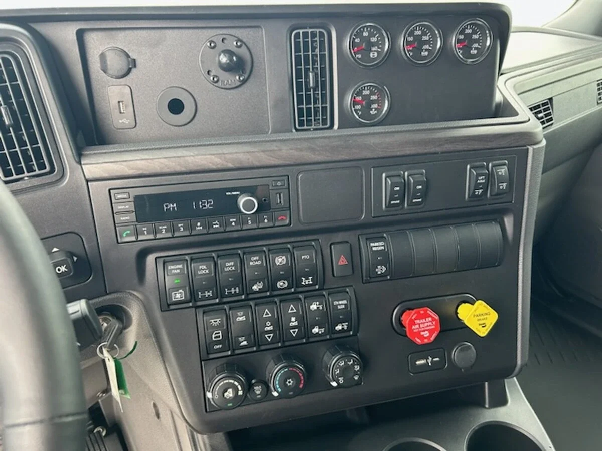 2024 International LT — photo 12