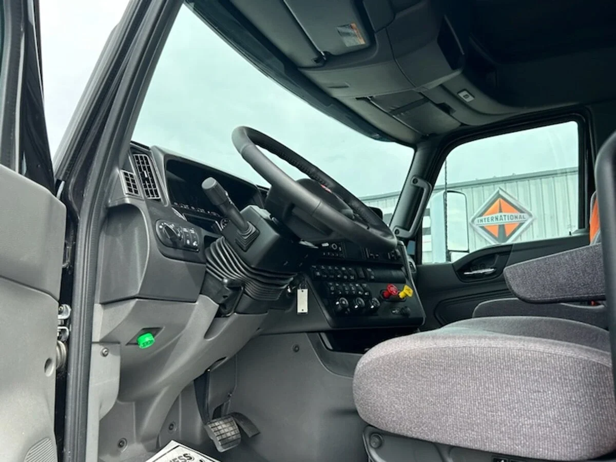 2024 International LT — photo 9