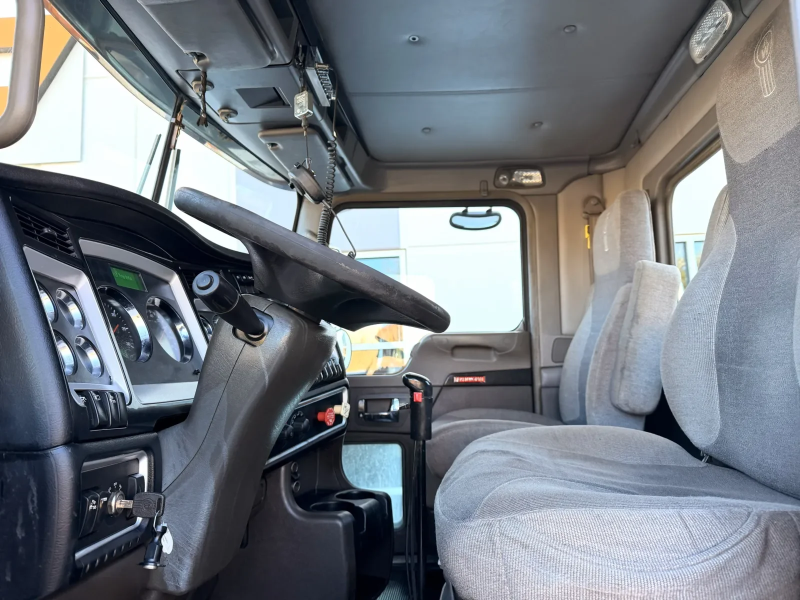 2011 Kenworth W900 - image 14