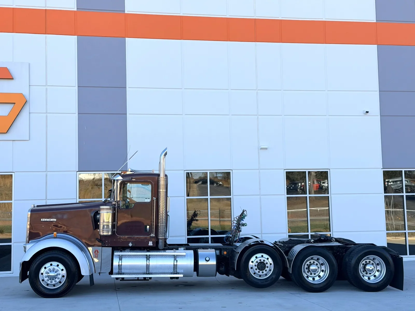 2011 Kenworth W900 - image 4