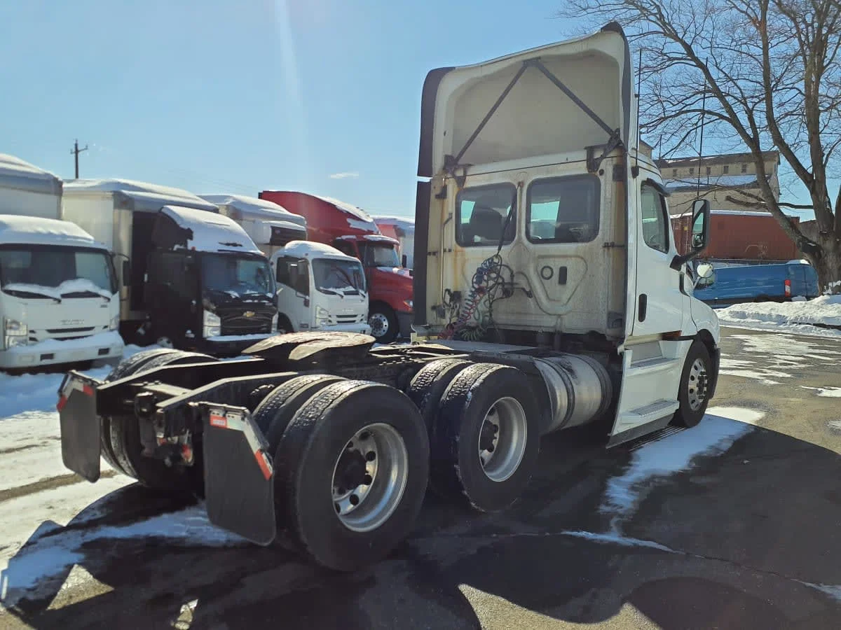 2020 Freightliner Cascadia in Springfield, MA — photo 4