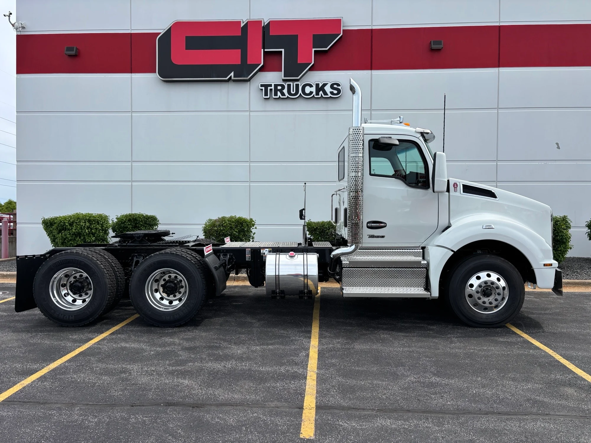 2027 Kenworth T880 in Mokena, IL — photo 4