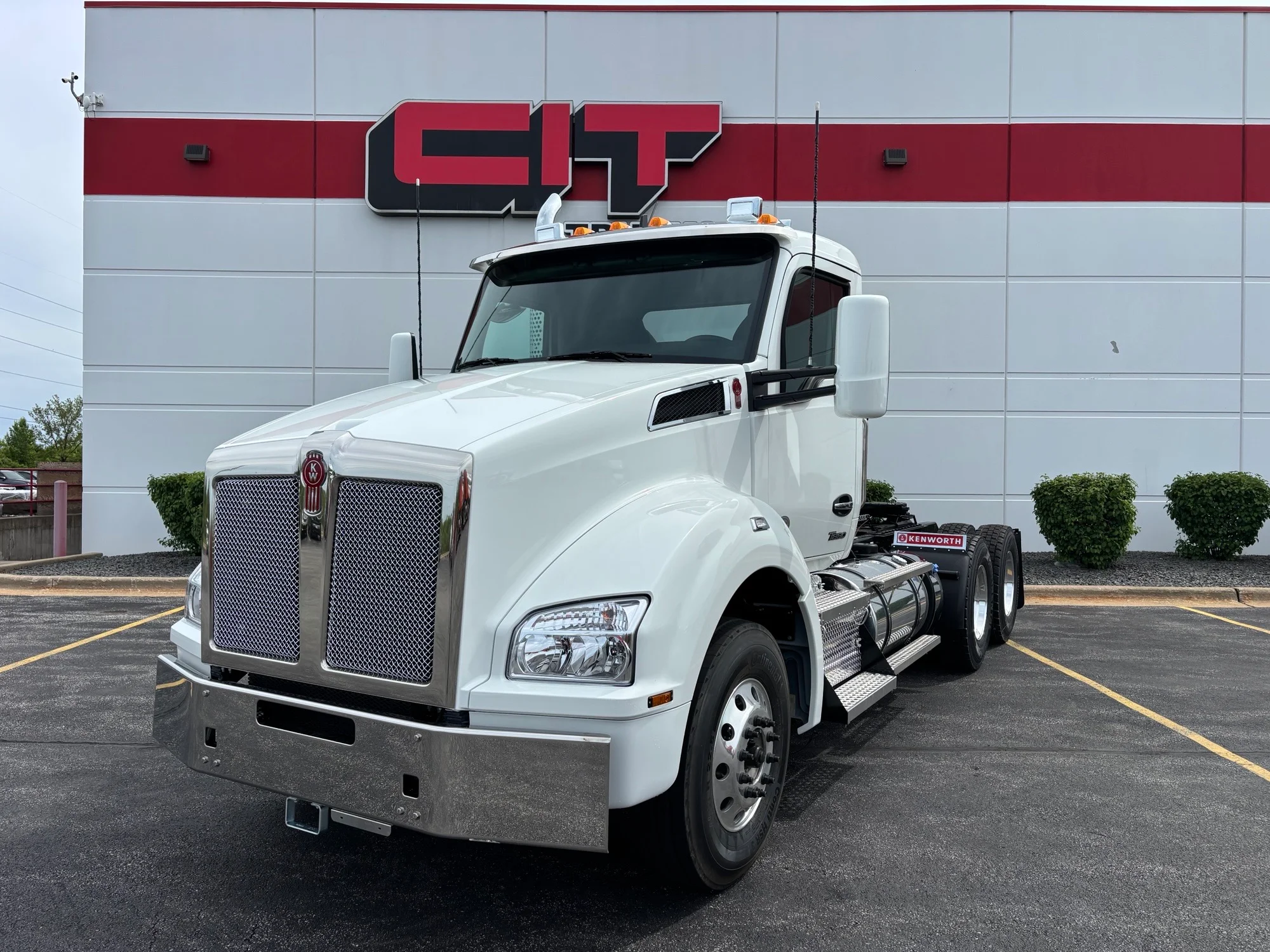 2027 Kenworth T880