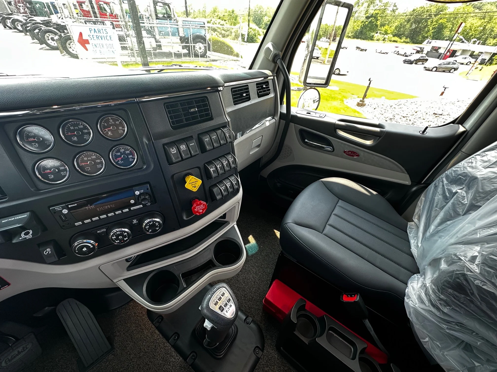 2026 Peterbilt 589 - image 8