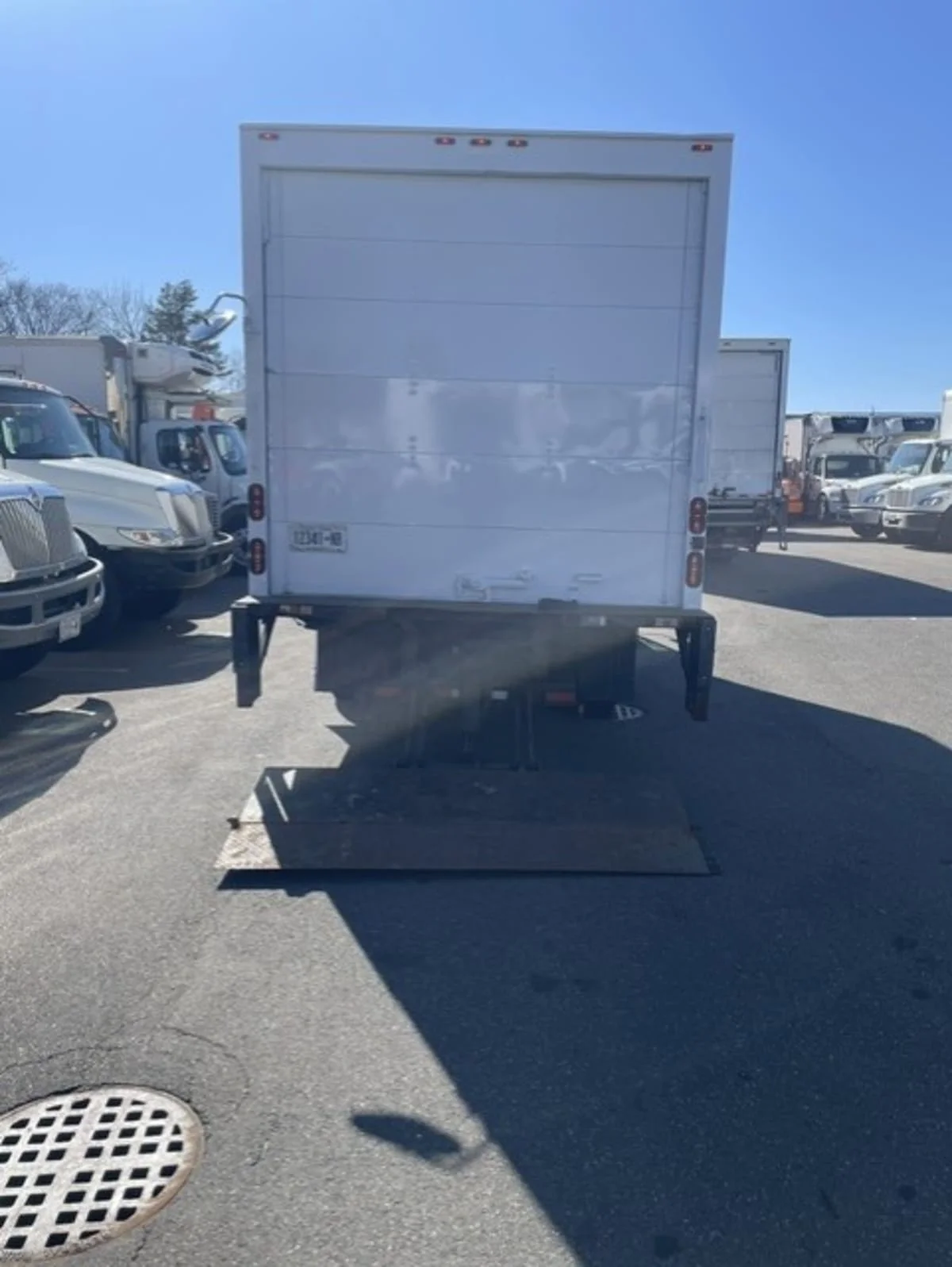 2018 Isuzu NPR - image 11