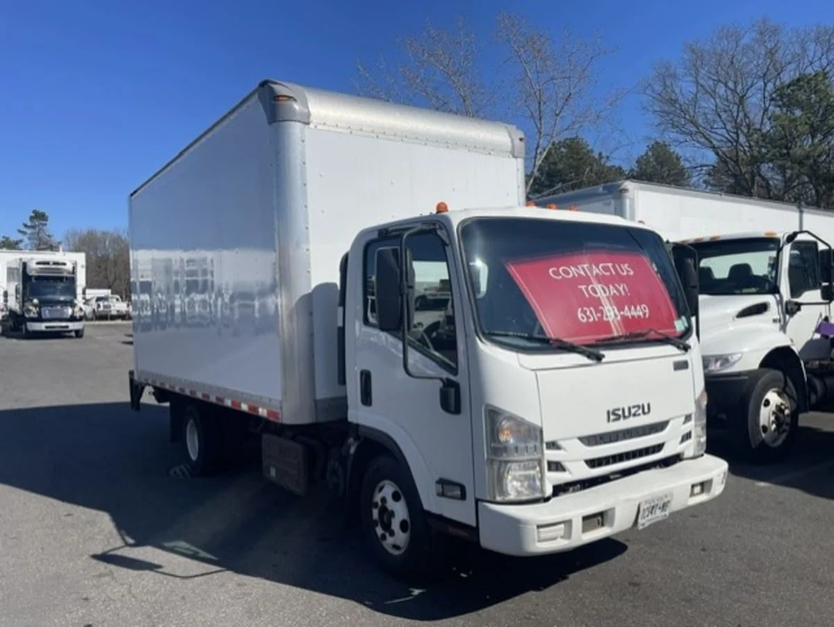 2018 Isuzu NPR - image 3