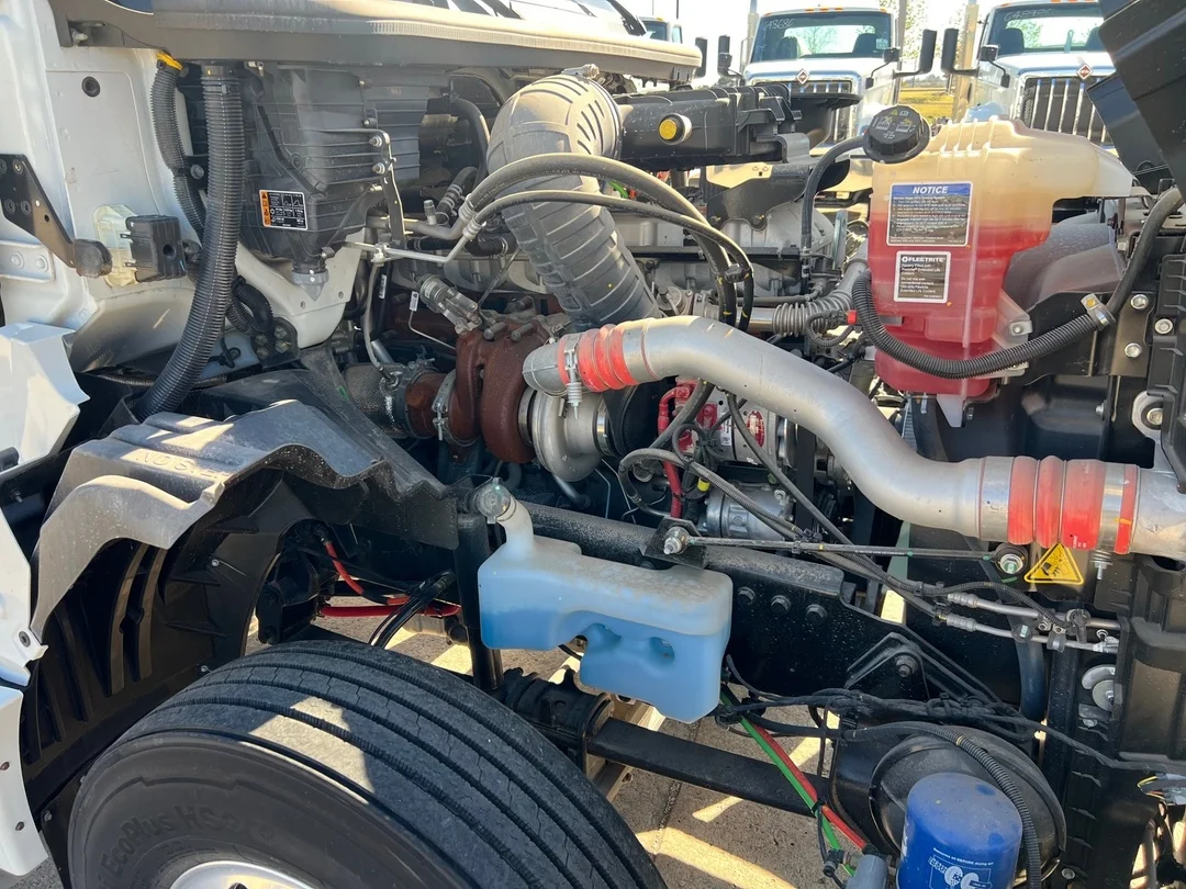 2025 International LT - image 10