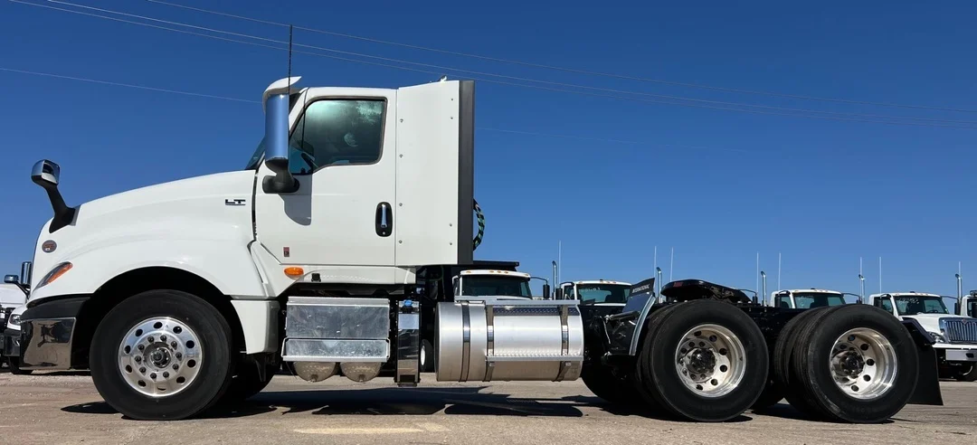2025 International LT - image 2