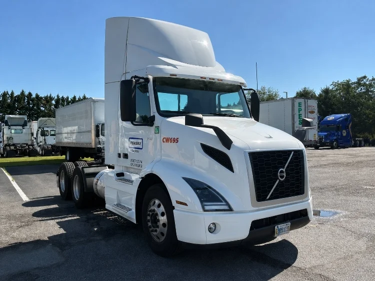 2021 Volvo VNR 640