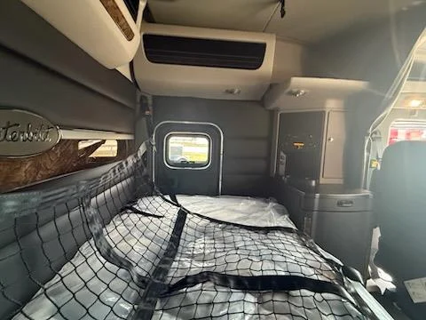 2027 Peterbilt 589 - image 8