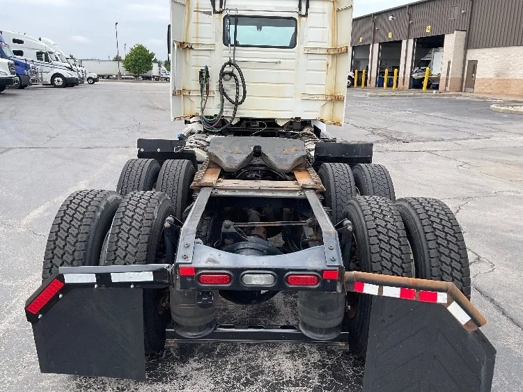 2019 Volvo VNR 640 in Perrysburg, OH — photo 6