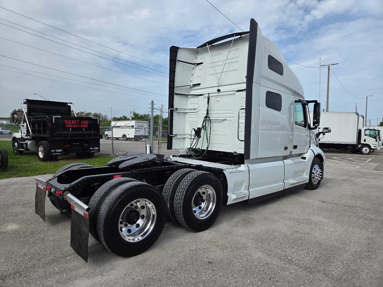 2025 Volvo VNL 760 in Tampa, FL — photo 4