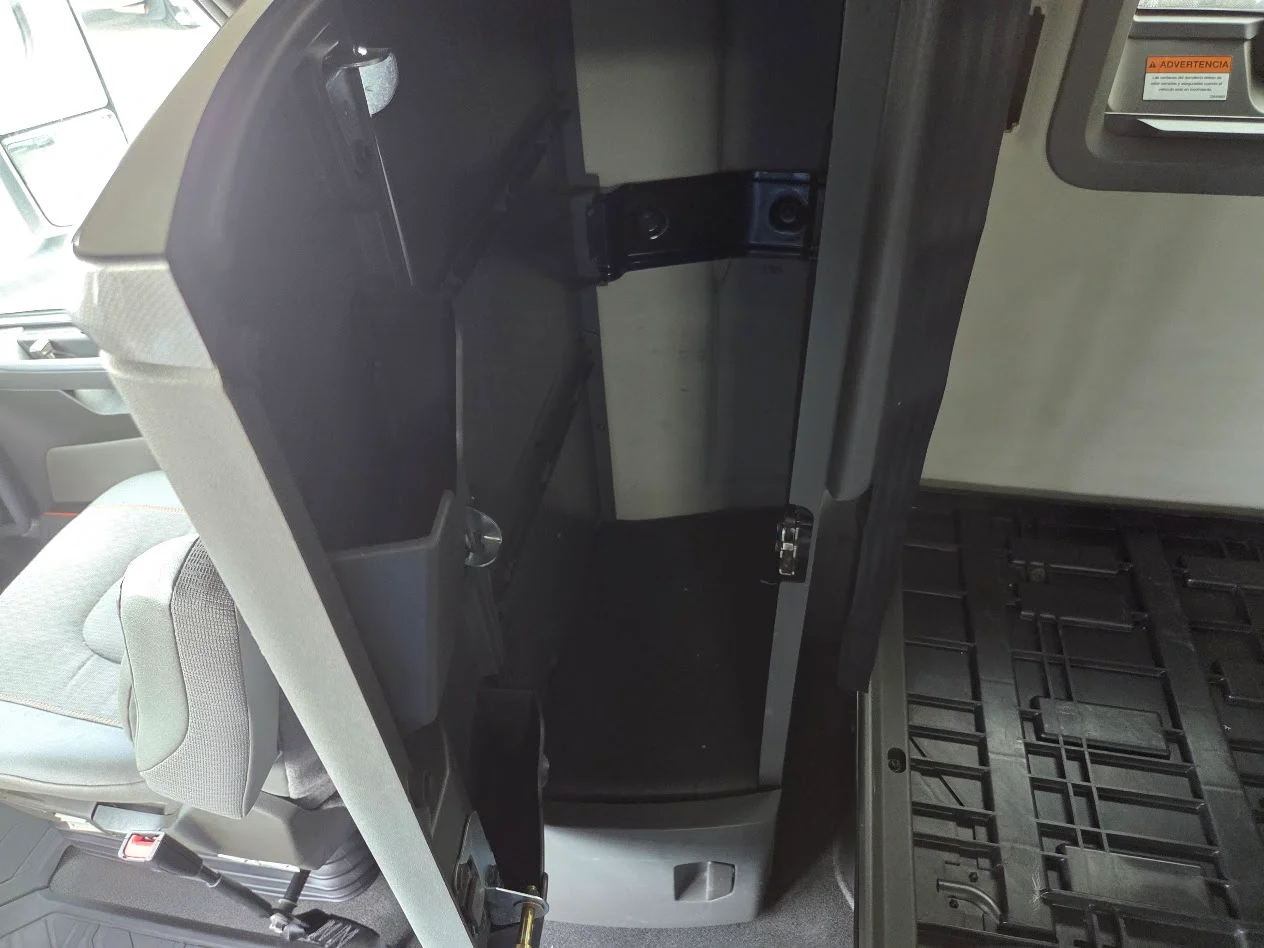2025 Volvo VNL 760 in Tampa, FL — photo 14