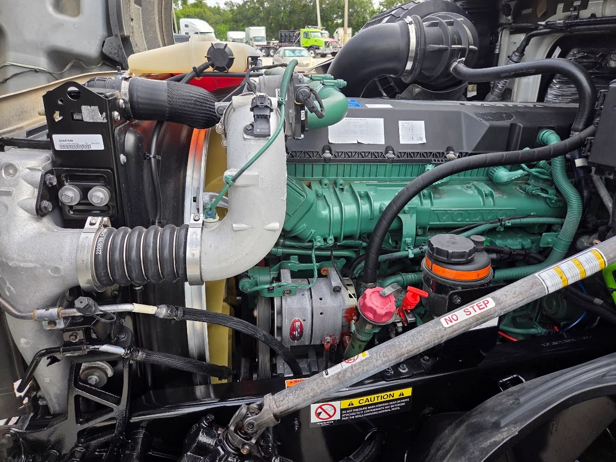 2025 Volvo VNL 760 in Tampa, FL — photo 25