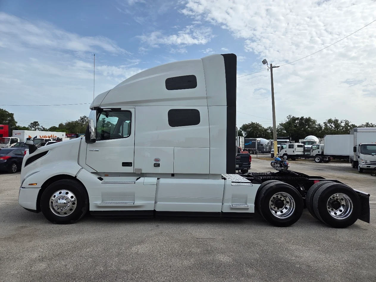 2025 Volvo VNL 760 in Tampa, FL — photo 7