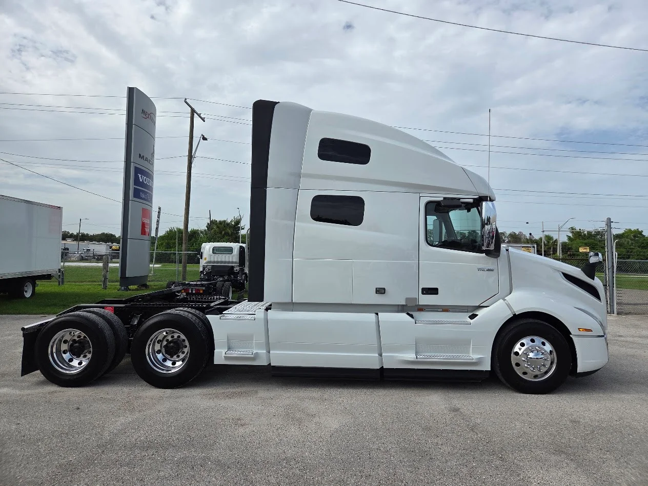 2025 Volvo VNL 760 in Tampa, FL — photo 5