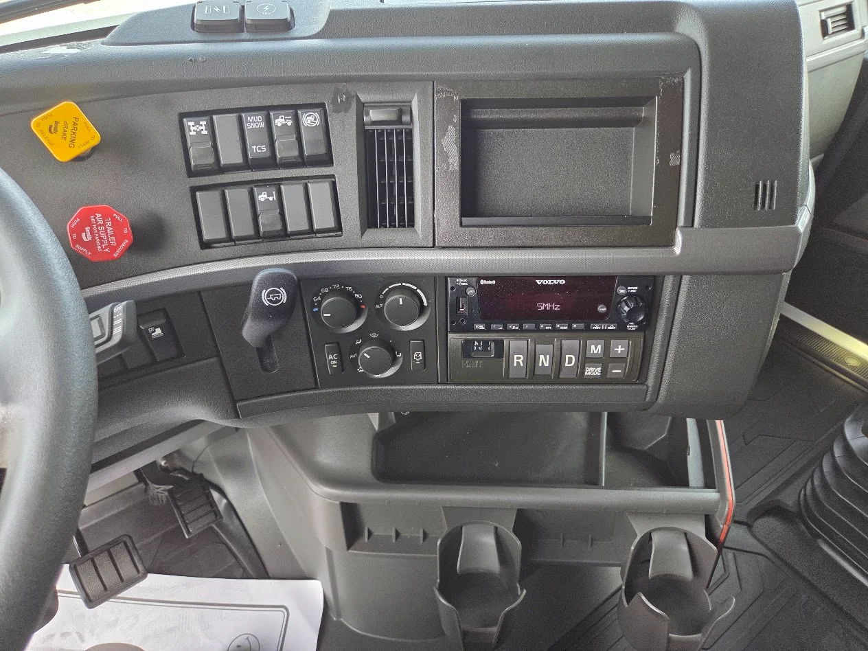 2025 Volvo VNL 760 in Tampa, FL — photo 12