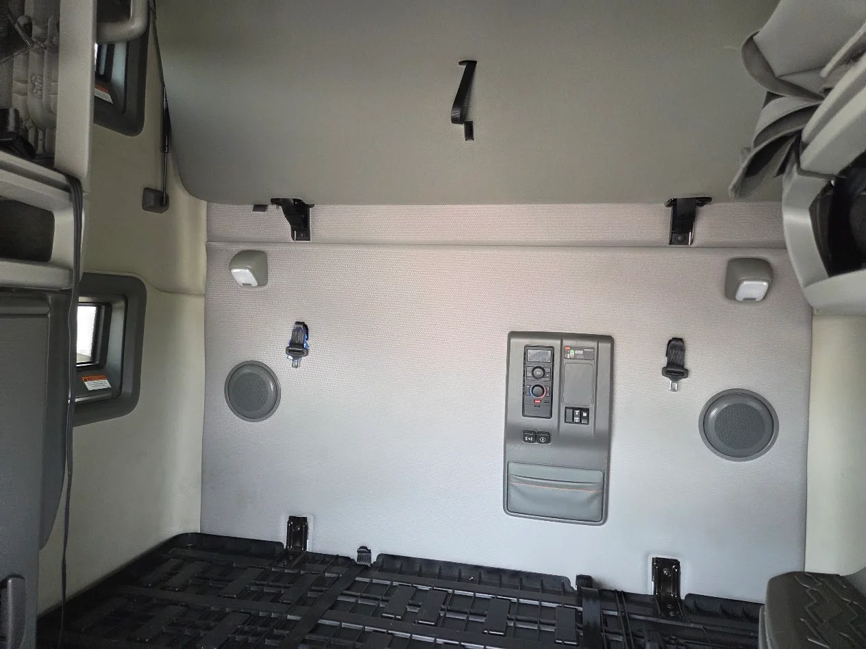 2025 Volvo VNL 760 in Tampa, FL — photo 15