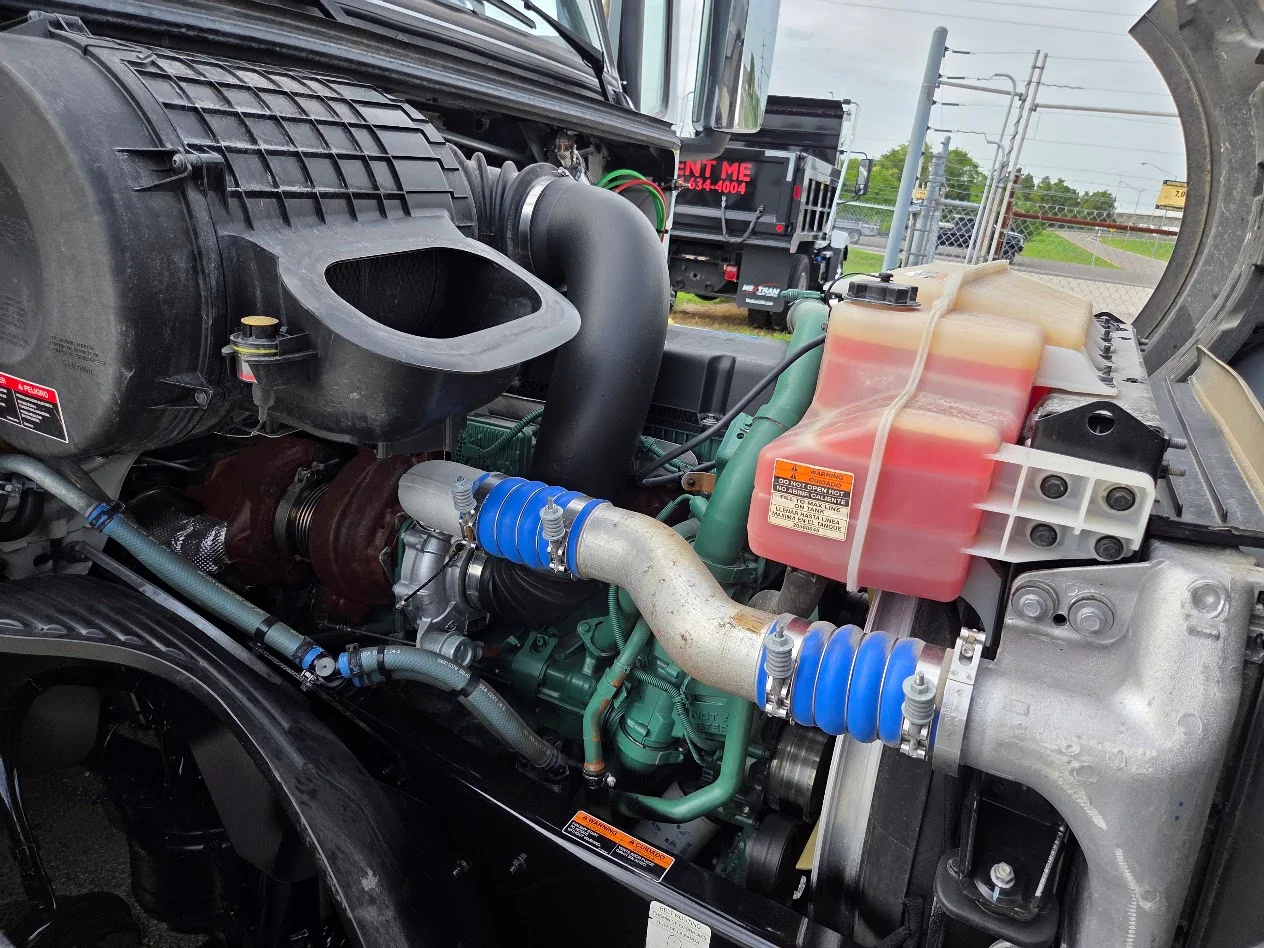 2025 Volvo VNL 760 in Tampa, FL — photo 20