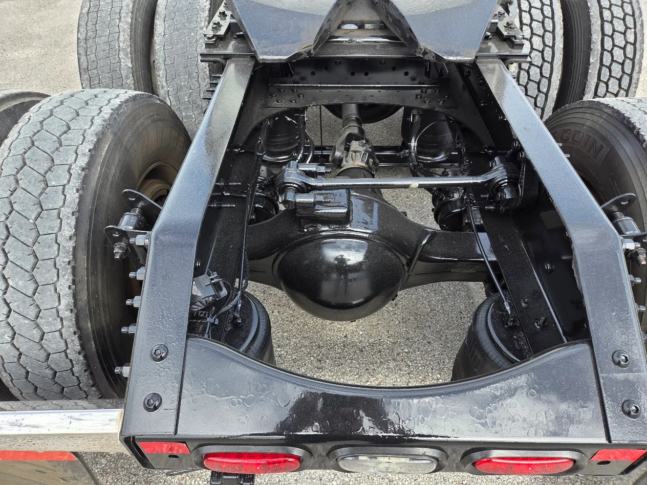 2025 Volvo VNL 760 in Tampa, FL — photo 10